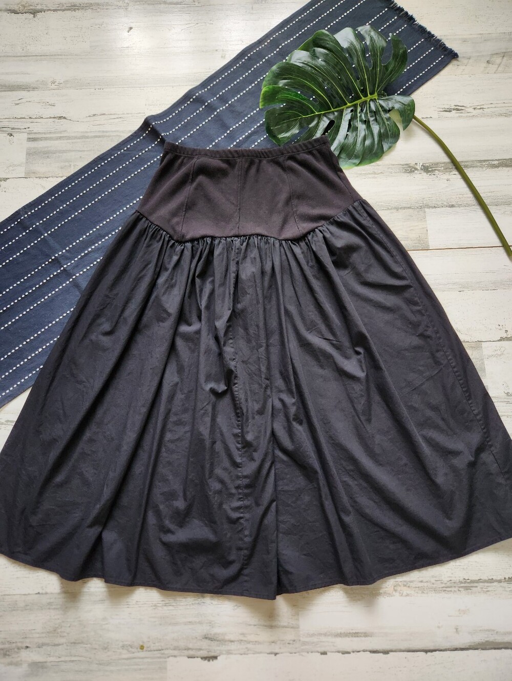 Lisa Says Gah Penny Midi Length Skirt Black Size Large - Picture 2 of 7